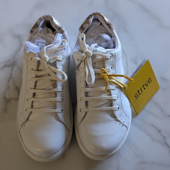 Strive Dakota Sneakers, New in Box- White w/ Silver Snakeskin, Size 7 (EU 38) - Picture 3 of 5